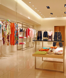 商業(yè)視覺(jué)的藝術(shù) 服裝店攝影與正版商用圖片的重要性